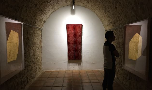 Sala de exposiciónes en el sótano del convento de las Carmelitas.