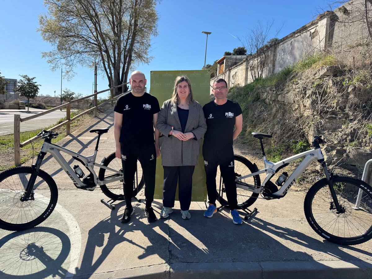 Saborea Guara Somontano pone en marcha un nuevo servicio de alquiler de bicis eléctricas para recorrer las rutas enoturísticas