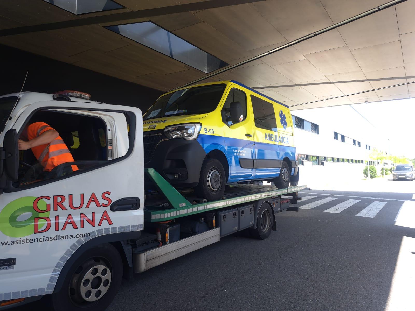 Imagen de una de las ambulancias dañadas durante las jornadas de huelga en Vigo en 2023