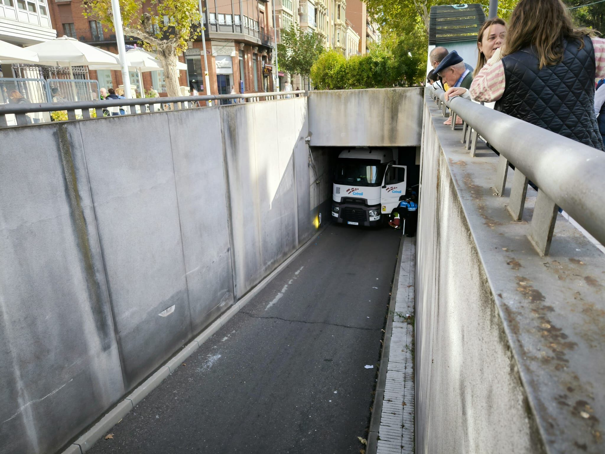 Imagen del camión atascado
