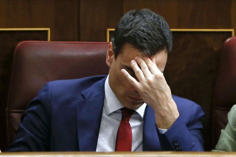 GRA531. MADRID, 10/02/2015.- El secretario general del PSOE, Pedro Sánchez, durante el pleno del Congreso de los Diputados celebrado esta tarde. EFE/JuanJo Martín