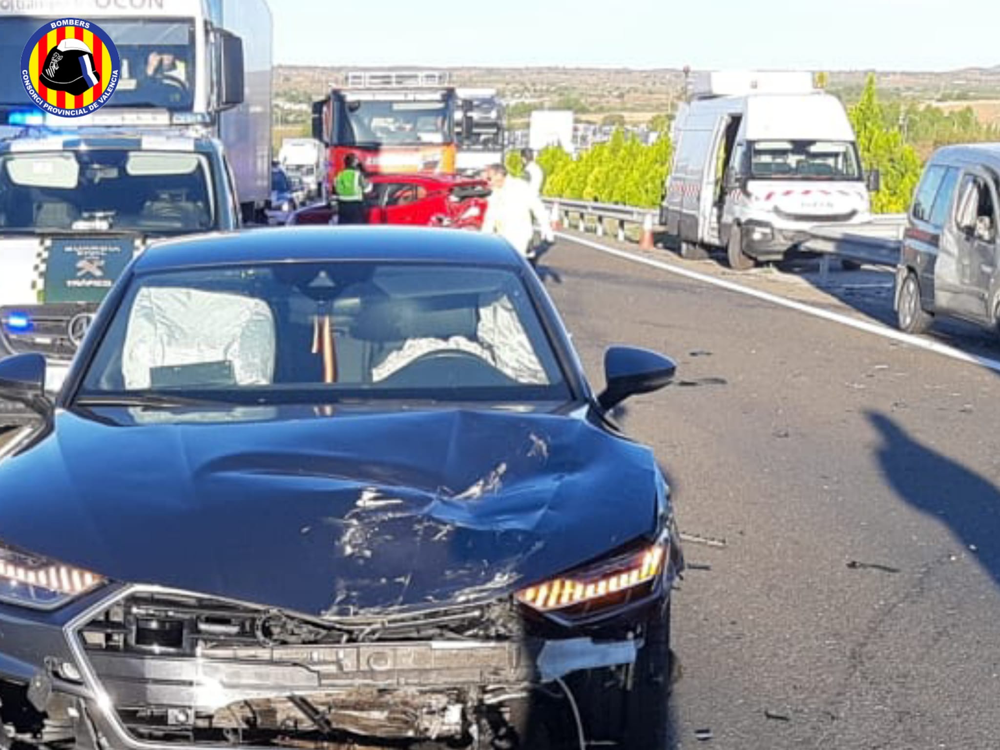 Muere una mujer en un accidente con cuatro vehículos implicados en la A-3 en Requena