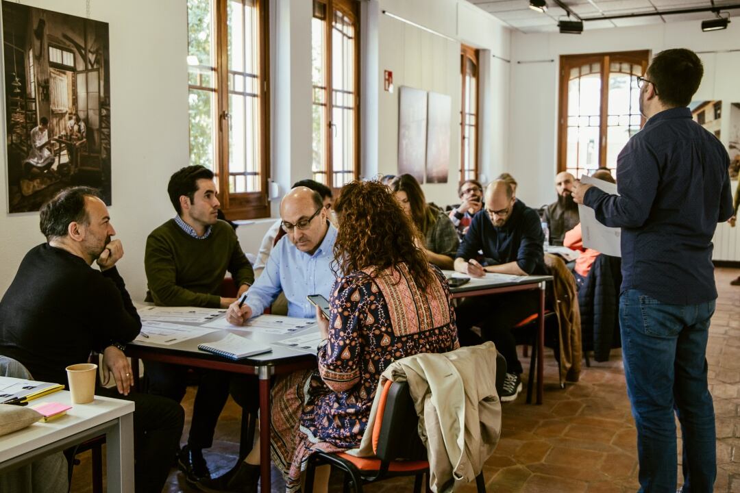 La Casa Grande del Jardín de la Música acoge a los participante del programa Elda Avanza