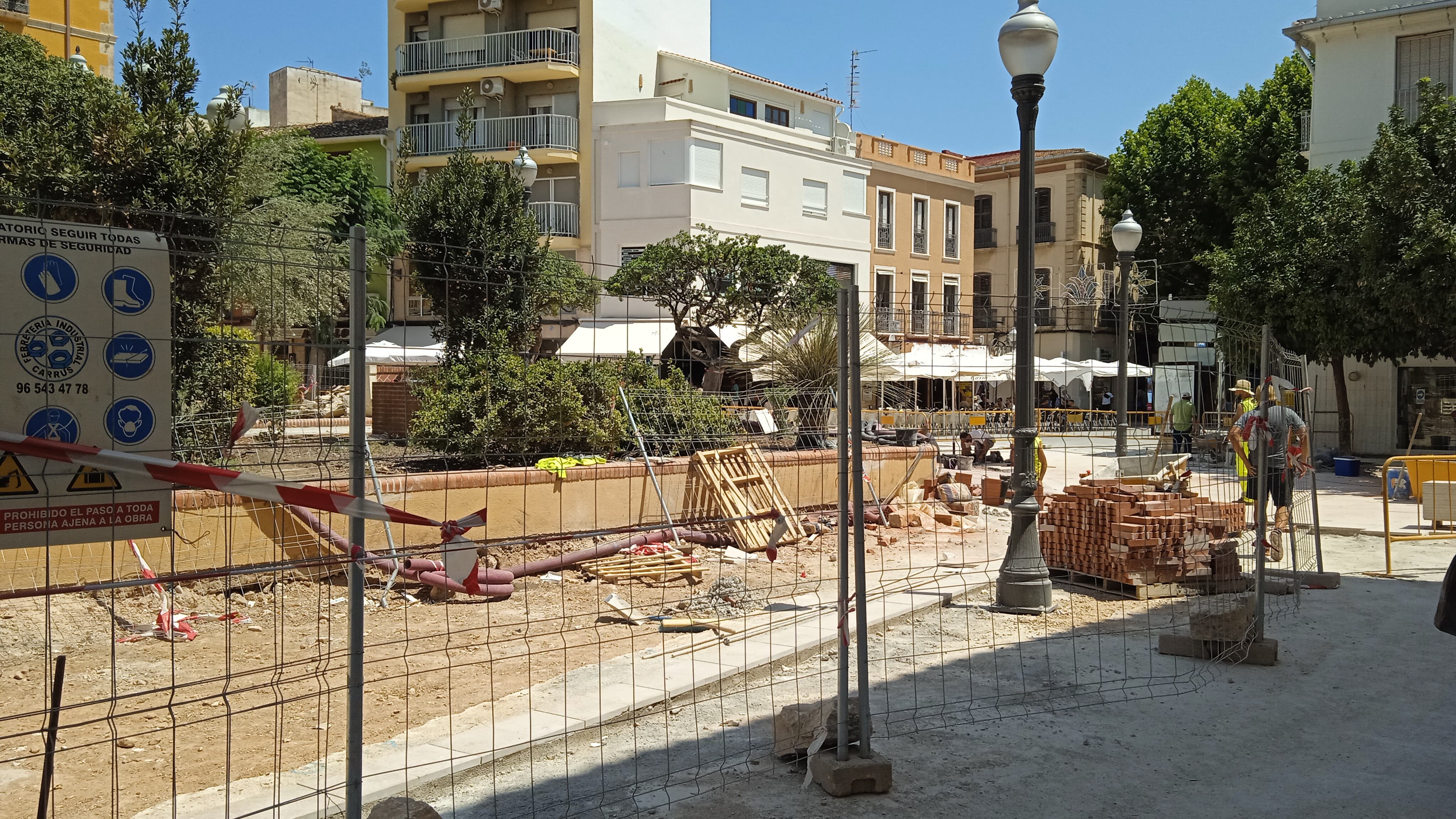 Obras en la Glorieta País Valencià, en fecha 3 de julio 2023.