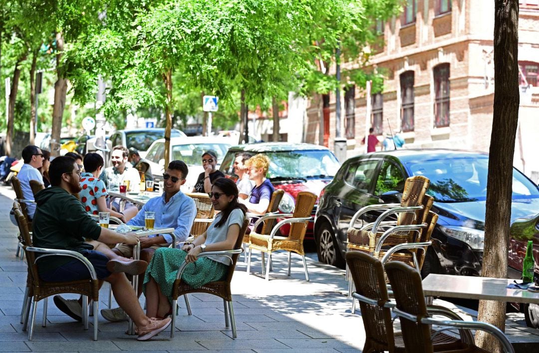 Terrazas de bares en el madrileño barrio de Lavapies durante el primer fin de semana en el que Madrid se encuentra en fase 1 de desescalada. 