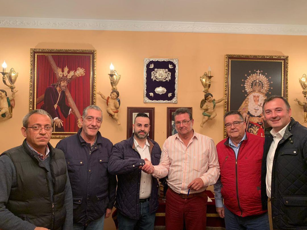 Acuerdo de la Hermandad de la Candelaria con la Agrupación Musical Lágrimas de Dolores