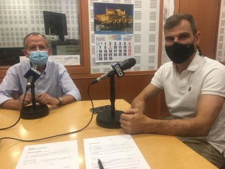 Ricardo Córdoba y Antonio Fernández, en el estudio de Radio Córdoba Cadena SER