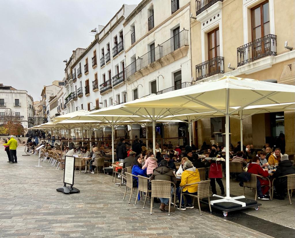 Terrazas en la Plaza Mayor de Cáceres