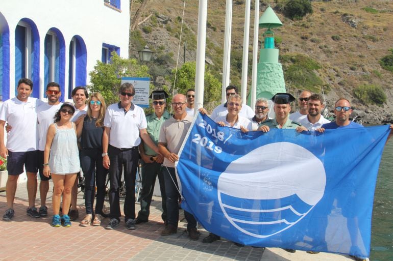 Izado de la bandera Azul 2018 en el Puerto deportivo de Marina del Este