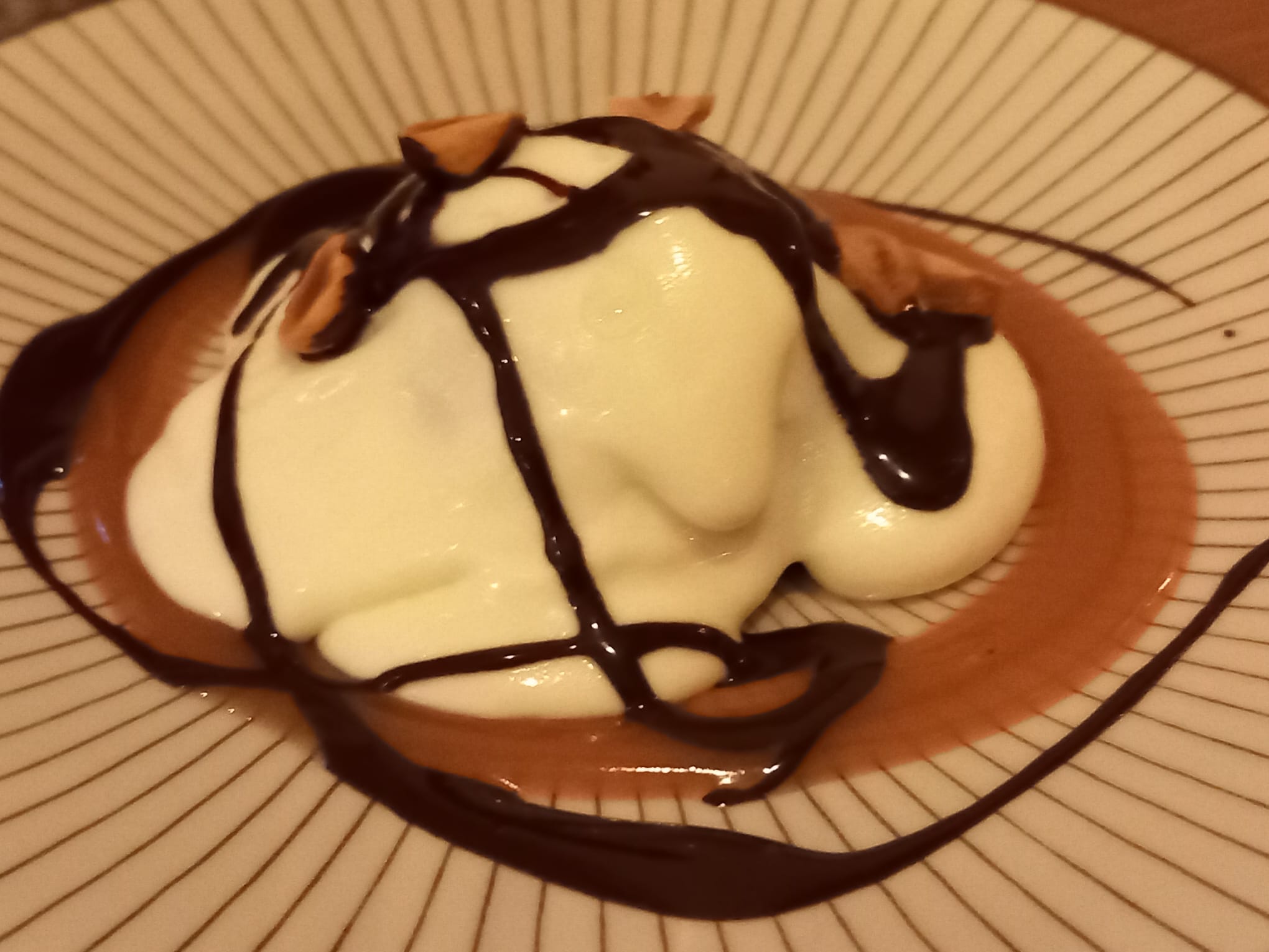 Bizcocho de chocolate templado con mascarpone y un original toffe salado