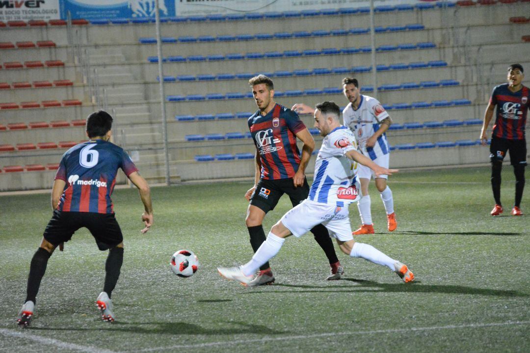 El Crevillente se aprovechó de los errores locales