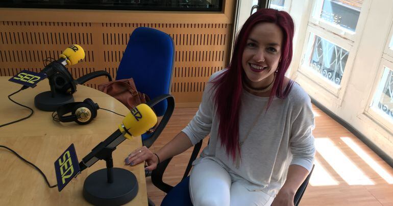 Anna Gil Wittke en los estudios de Radio Murcia