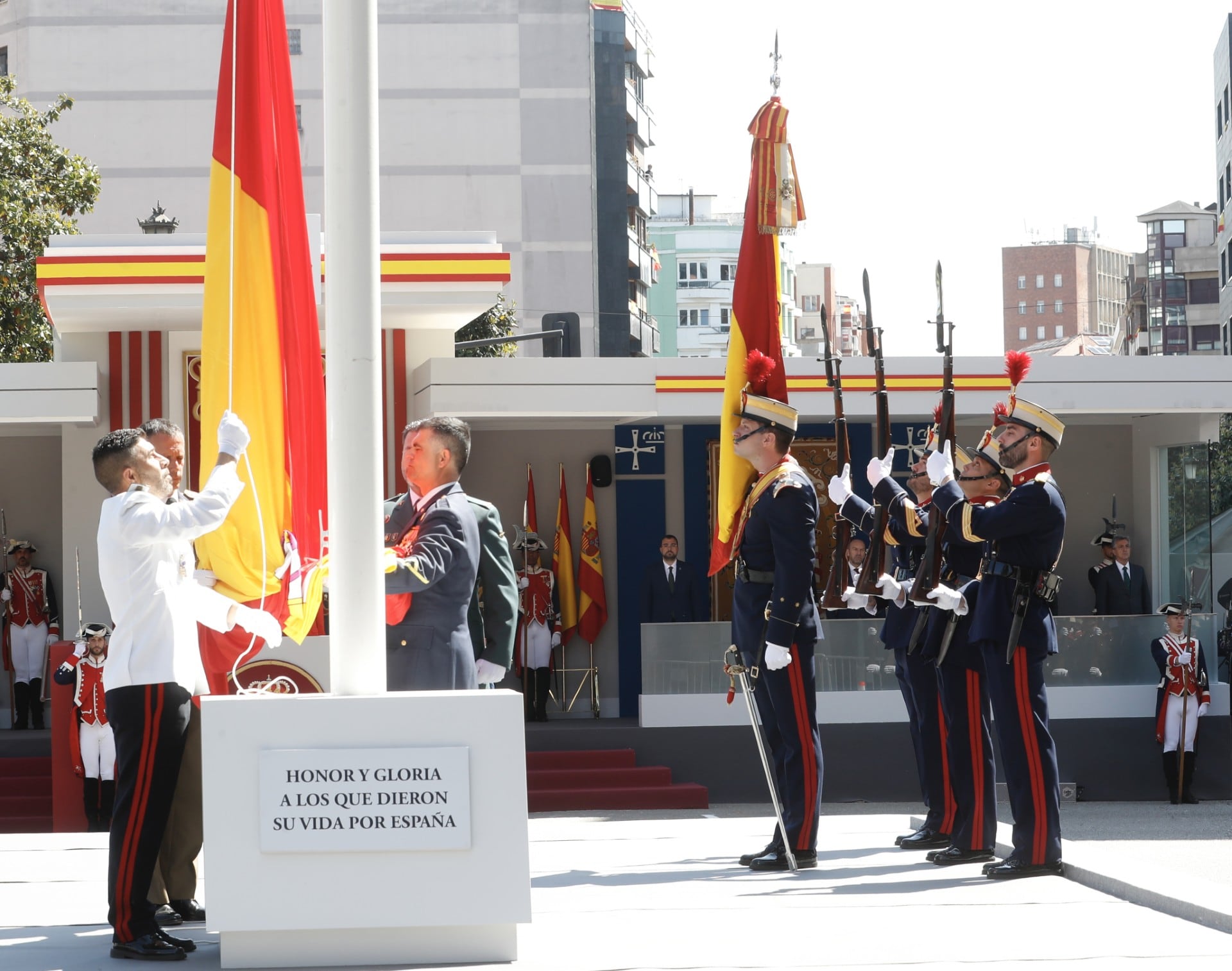 Momento del homenaje a los que dieron su vida por España