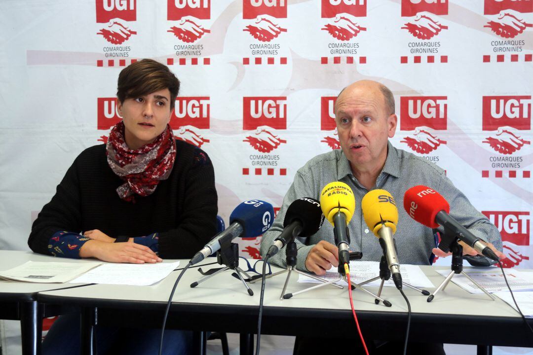 La portaveu nacional de l'Avalot-Joves de la UGT de Catalunya, Elena Ferrero, i el secretari general del sindicat a Girona, Xavier Casas