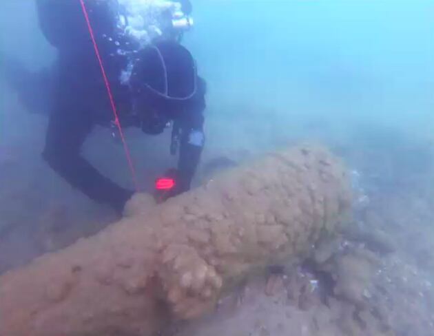 Restes d'un vaixell inèdit amb artilleria de finals del segle XIX, a Salou
