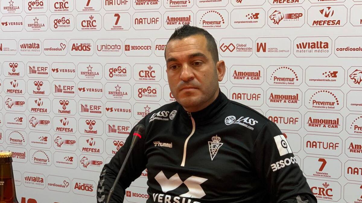 Adrián Hernández sobre el mercado de fichajes: "No queremos precipitarnos"