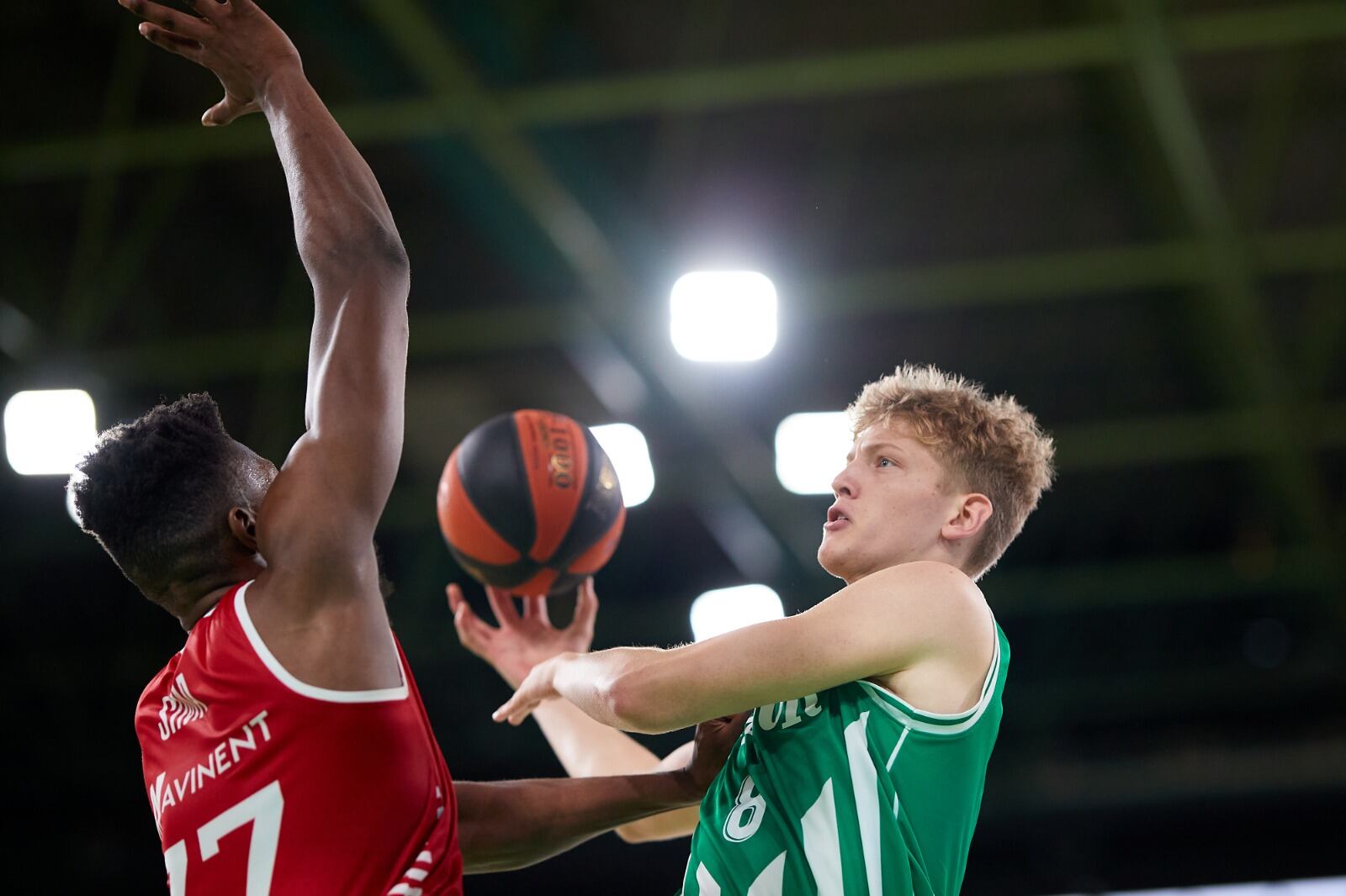 Luis García ja sap el que és jugar a ACB tot i tenir només 18 anys.