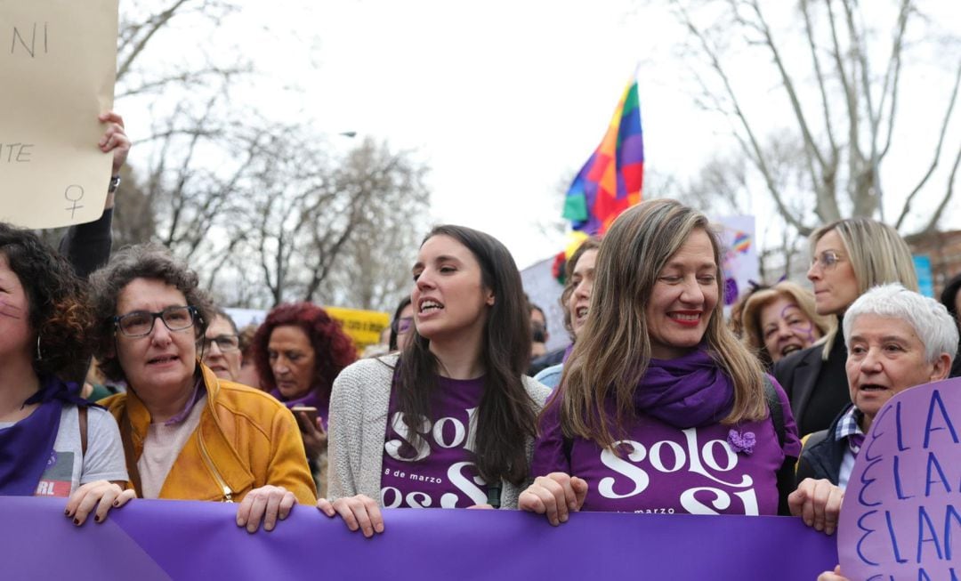 La ministra de Igualdad, Irene Montero (centro), en la manifestación del 8M (Día Internacional de la Mujer), en Madrid a 8 de marzo de 2020.