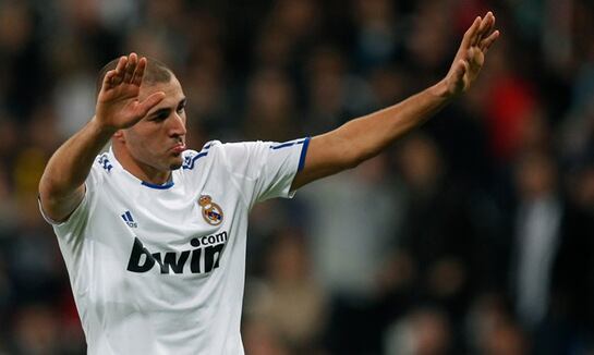 Benzema celebra un gol con el Real Madrid