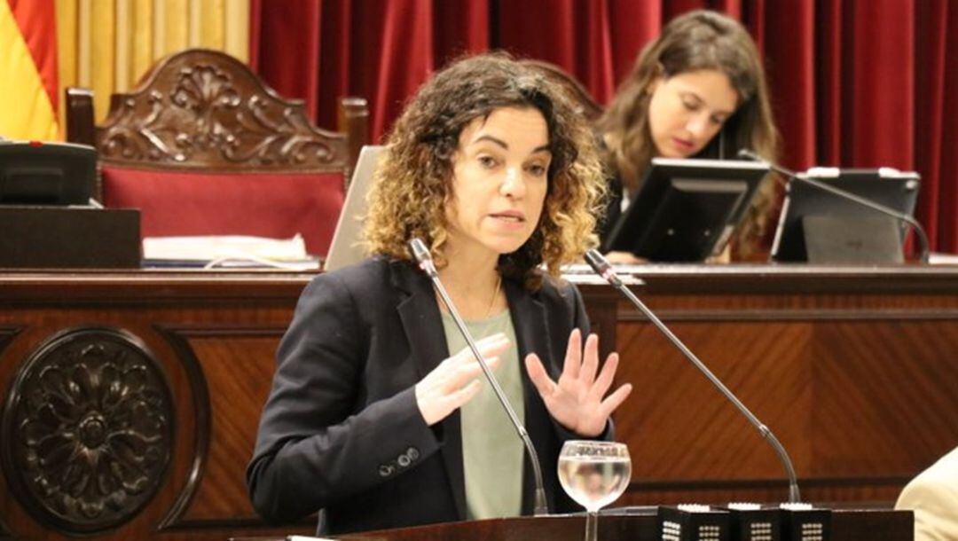 Imagen de la consellera de Hacienda, Rosario Sánchez en su comparecencia en el Parlament