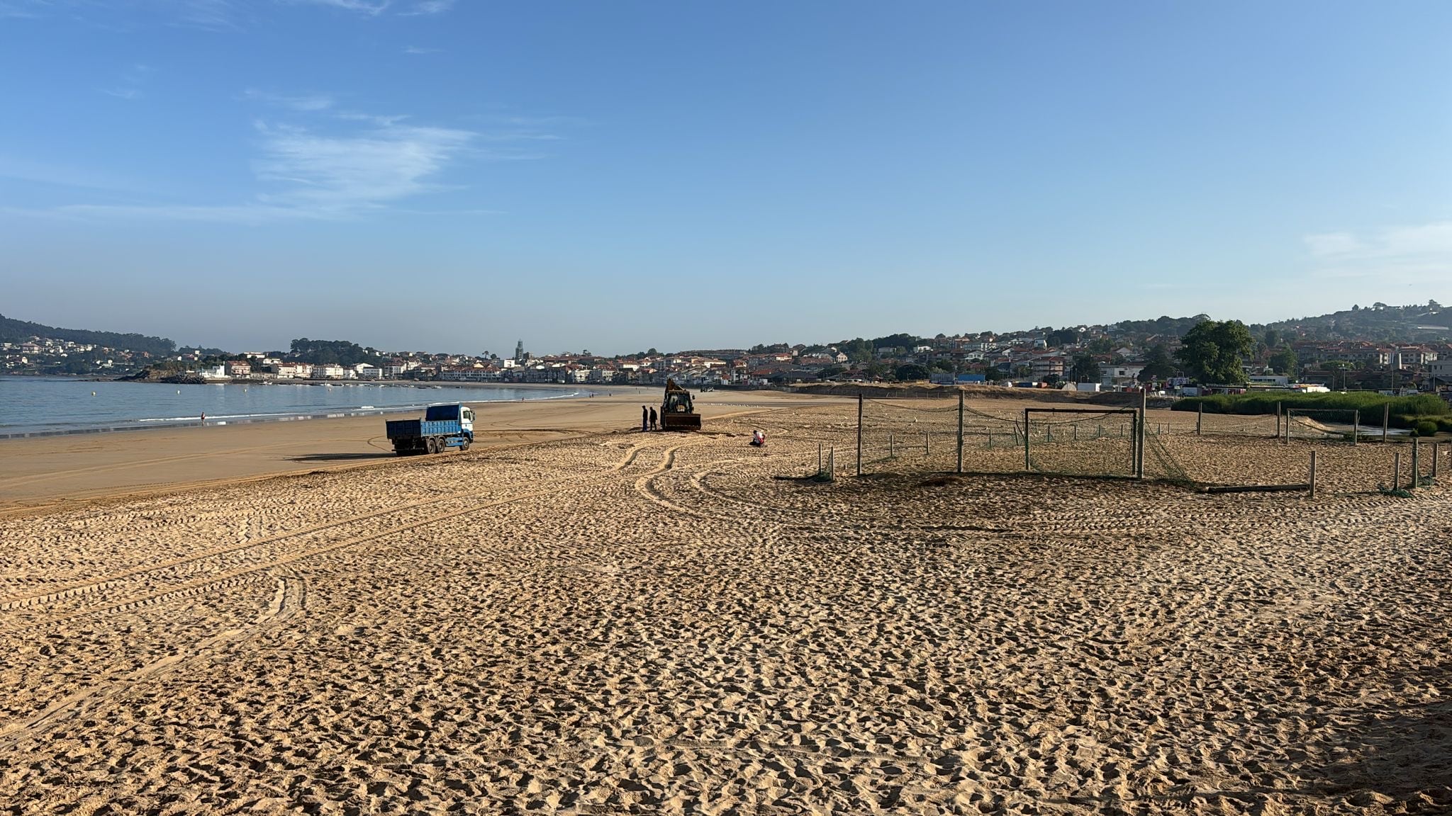 Playa América y Panxón amanecen limpias tras San Xoan