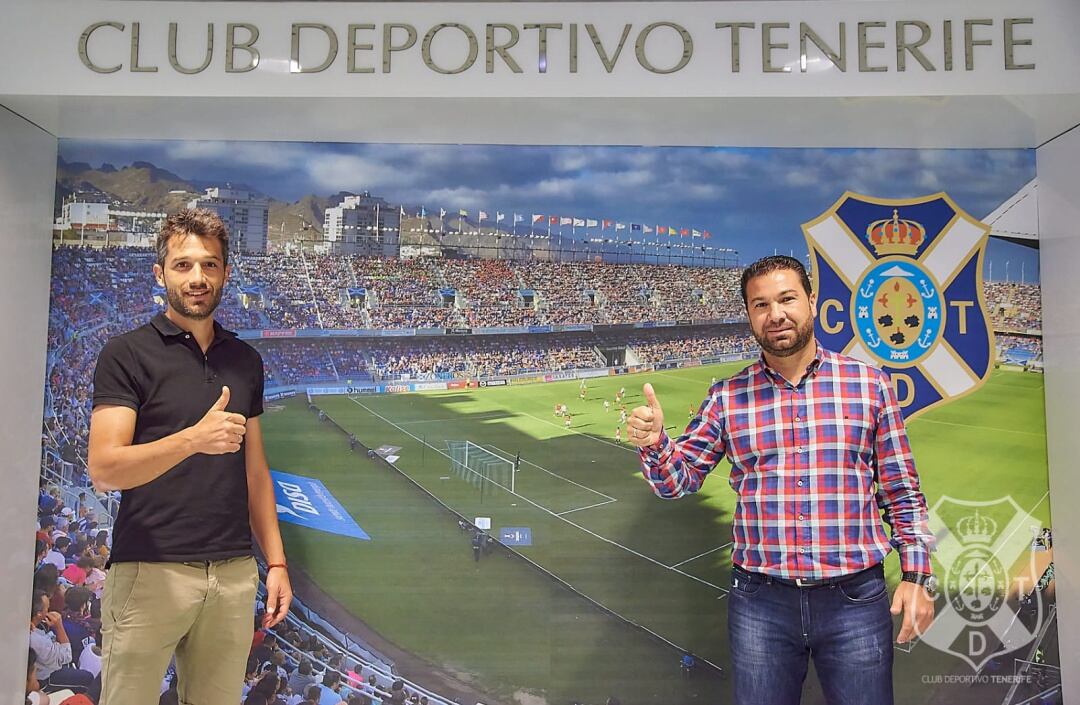 Aitor Sanz renueva oficialmente su contrato con el club blanquiazul