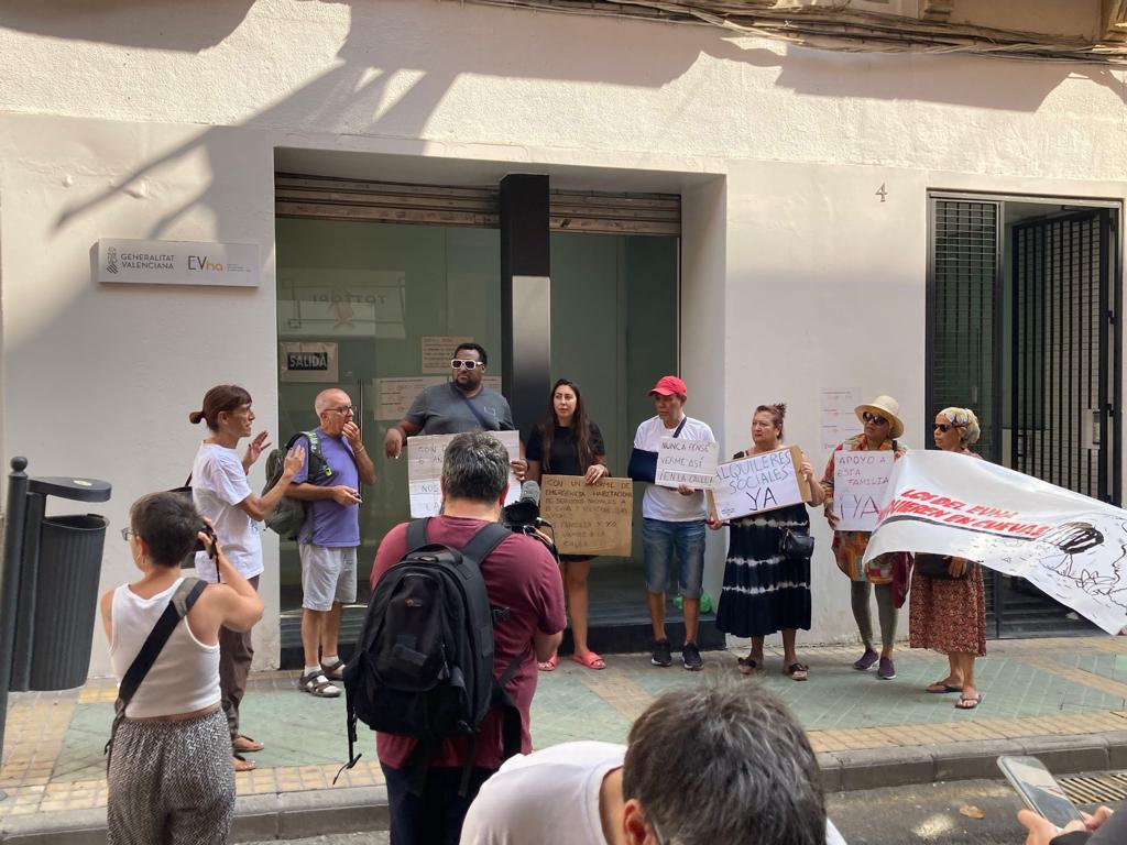 Protesta de afectados y activistas antidesahucios ante Entitat de Habitage y Sòl de la GVA (imagen de archivo)