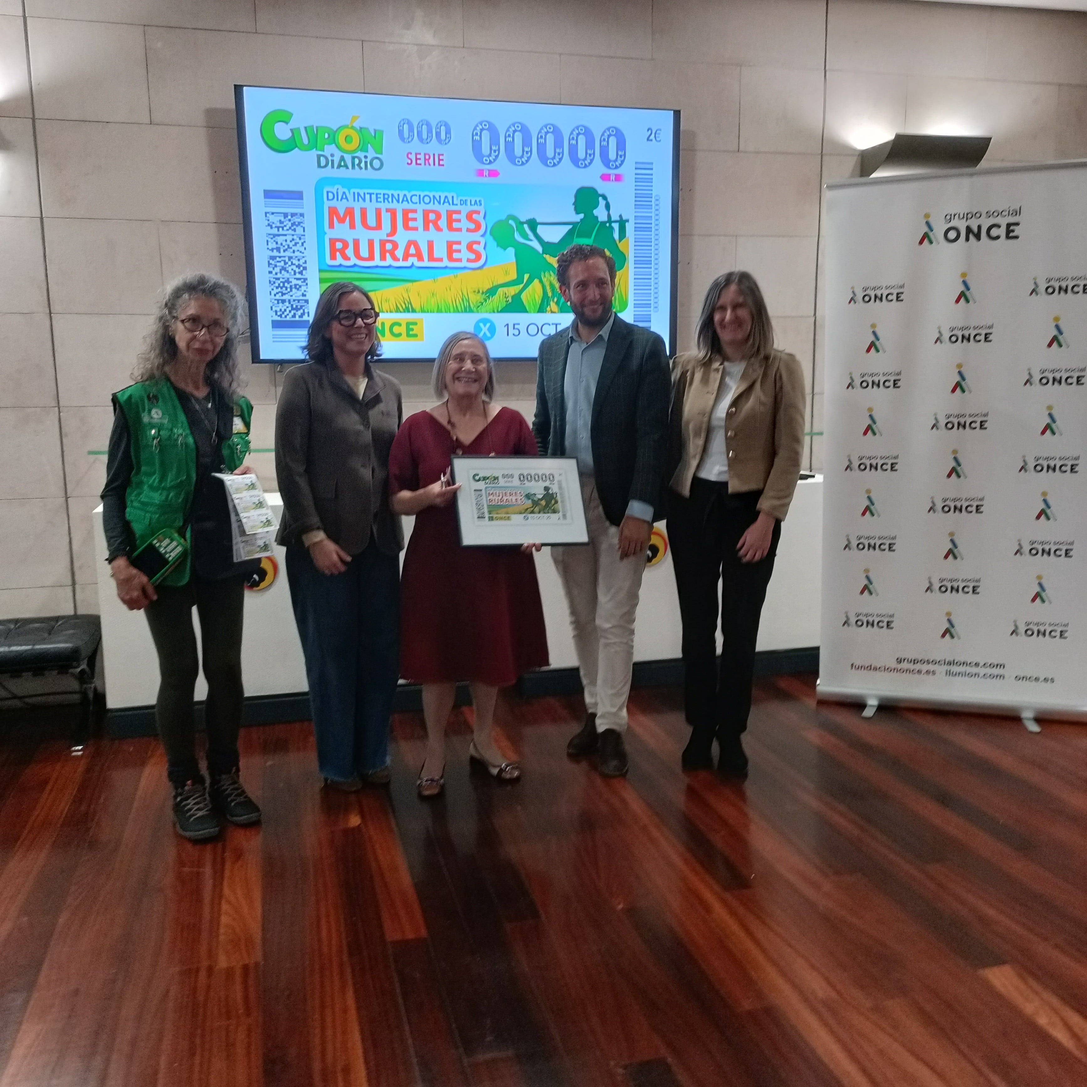 Presentación en la DPH del cupón dedicado a la mujer rural