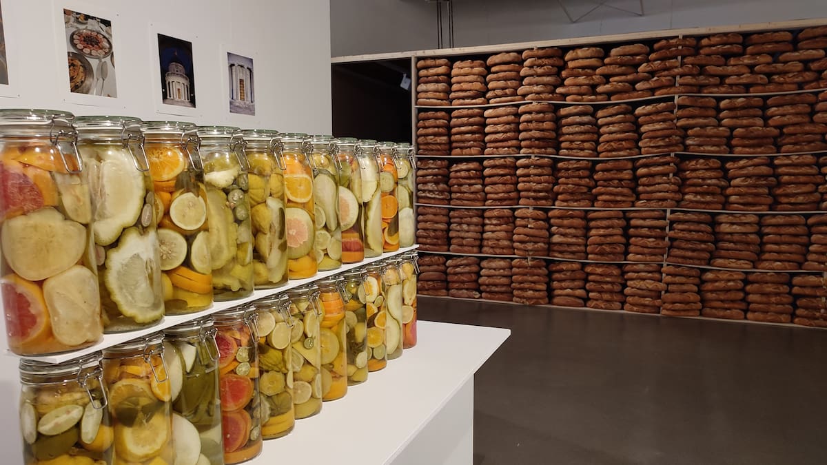 'Pan y Circo' plantea una reflexión artística sobre la alimentación y sus consecuencias