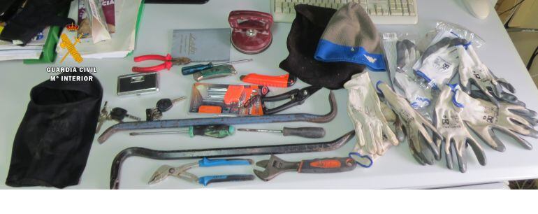 Material incautado por la Guardia Civil