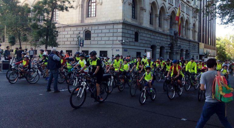 Llegada de los participantes desde el paseo del Prado.