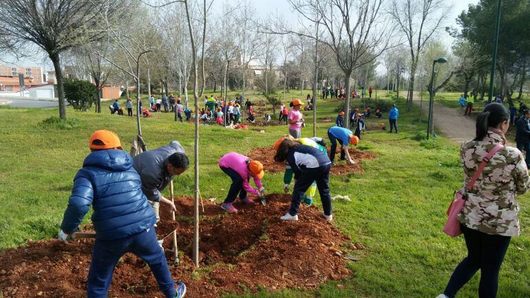 Participantes en la Plantación Popular de Repsol