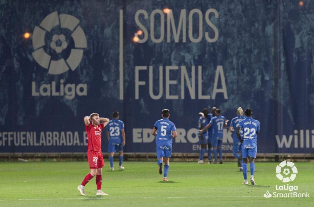 Curro se lamenta tras el segundo gol del Fuenlabrada.