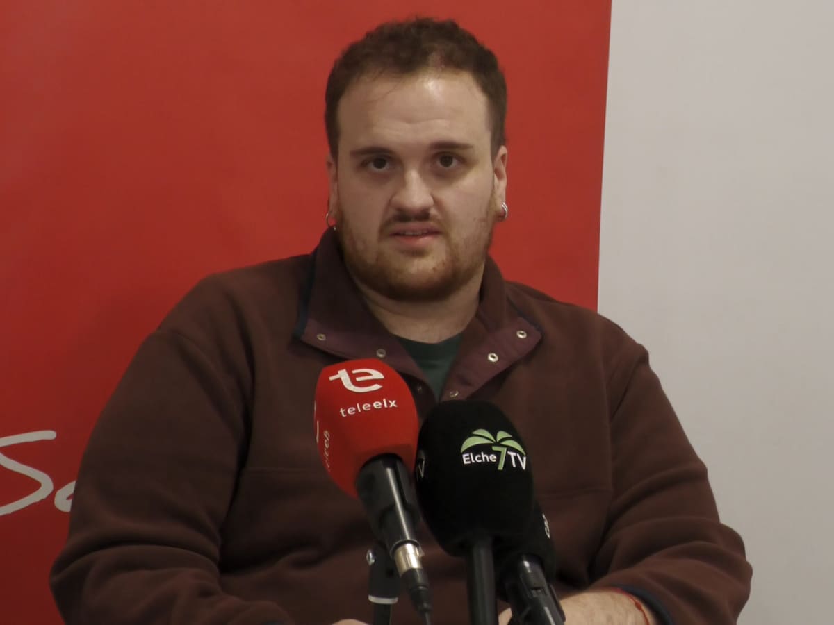 Esquerra Unida acusa al PP de Pablo Ruz de "servilismo a la ultraderecha" tras su alianza con Vox contra la ley del aborto