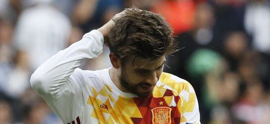 Piqué, cabizbajo tras la derrota ante Italia