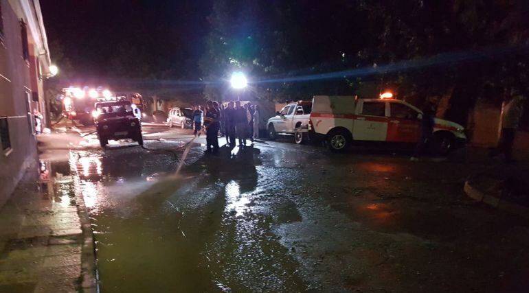 Los bomberos tuvieron que sacar agua de varios sótanos en Alaior.