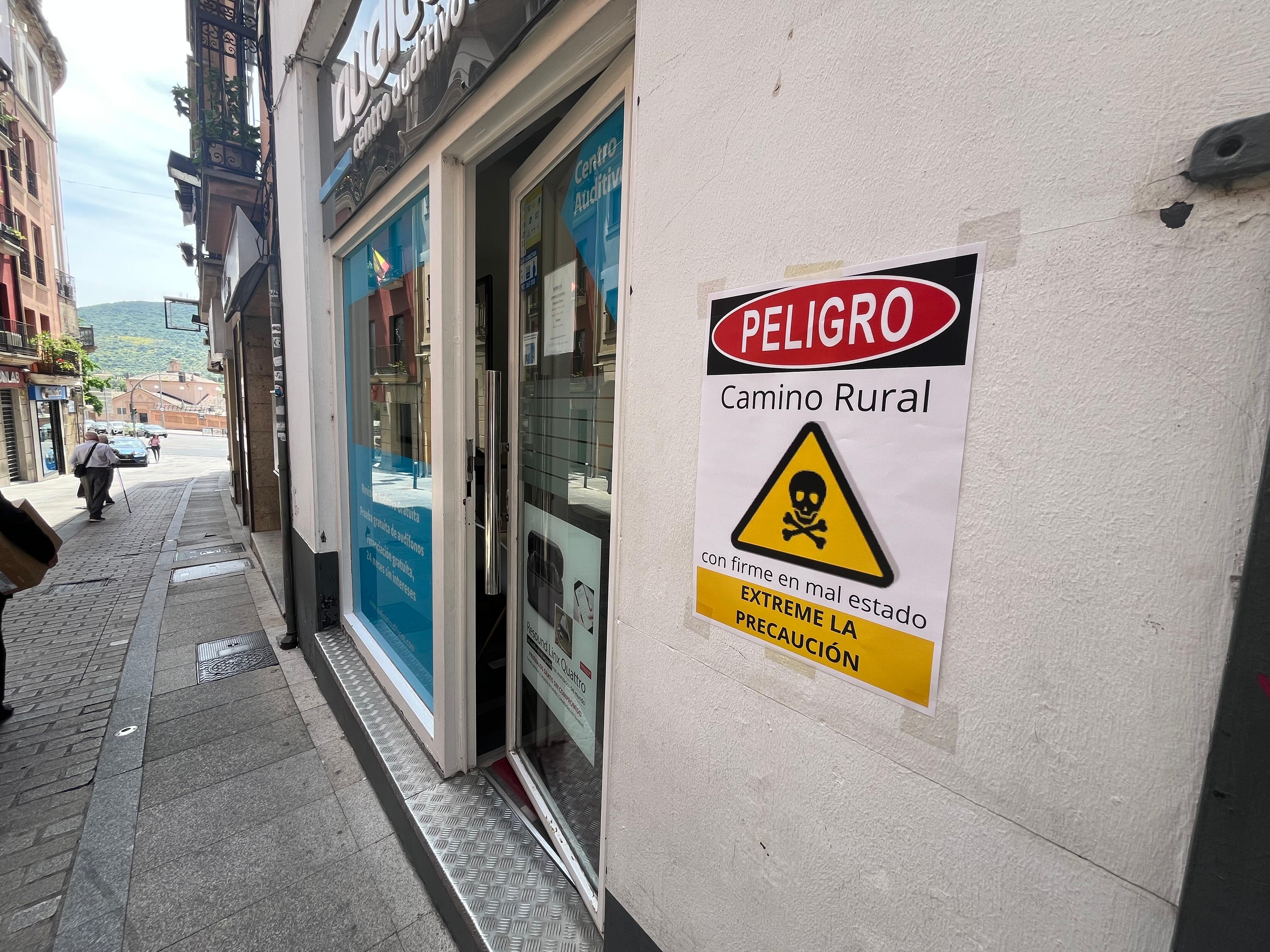 Cartel en uno de los establecimientos de la calle Talavera.