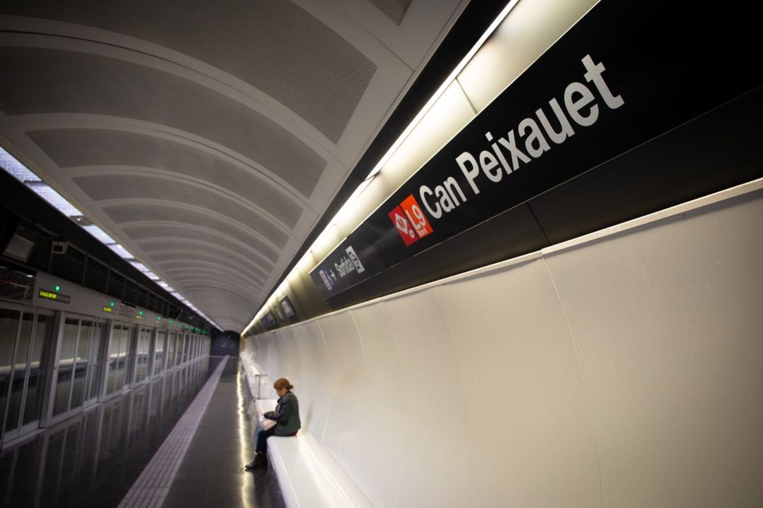 Estación de Can Peixauet en Santa Coloma de Gramenet (Barcelona)