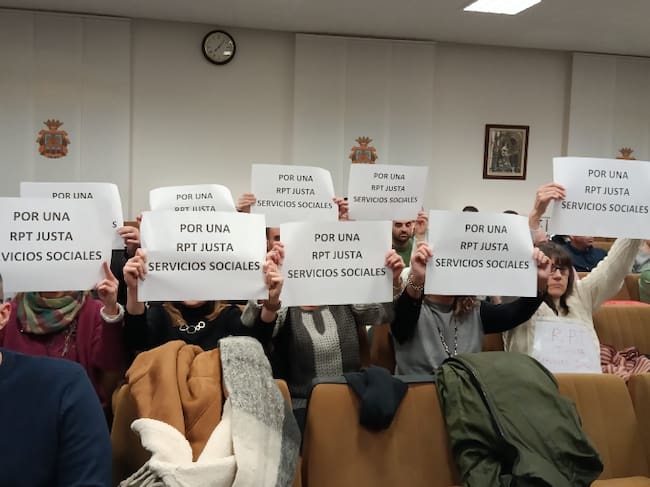 Varios empleados de Servicios Sociales manifestaron su descontento con el documento