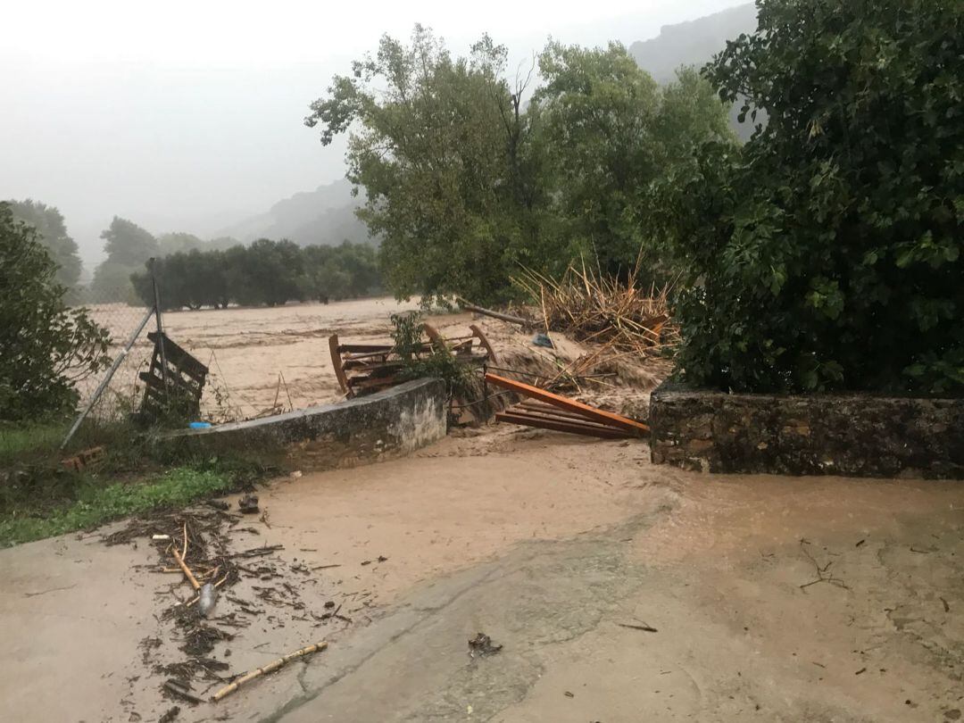 Puente destrozado en la estación de Benaoján. 