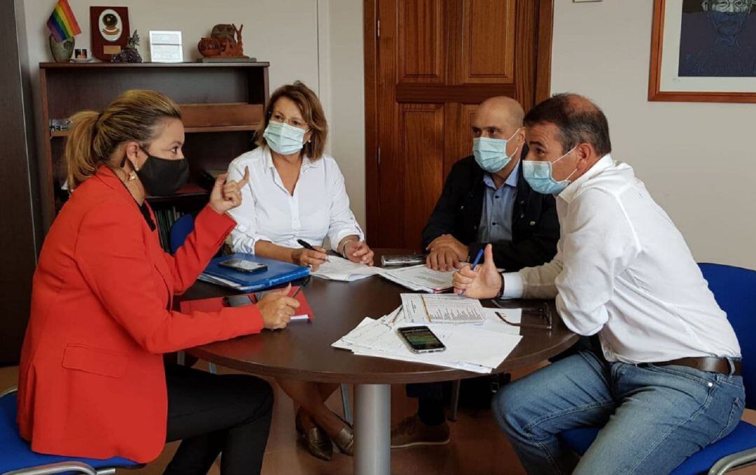 Los parlamentarios socialistas de Lanzarote, María Dolores Corujo, Lucía Olga Tejera, Pedro Viera y Marcos Hernández.