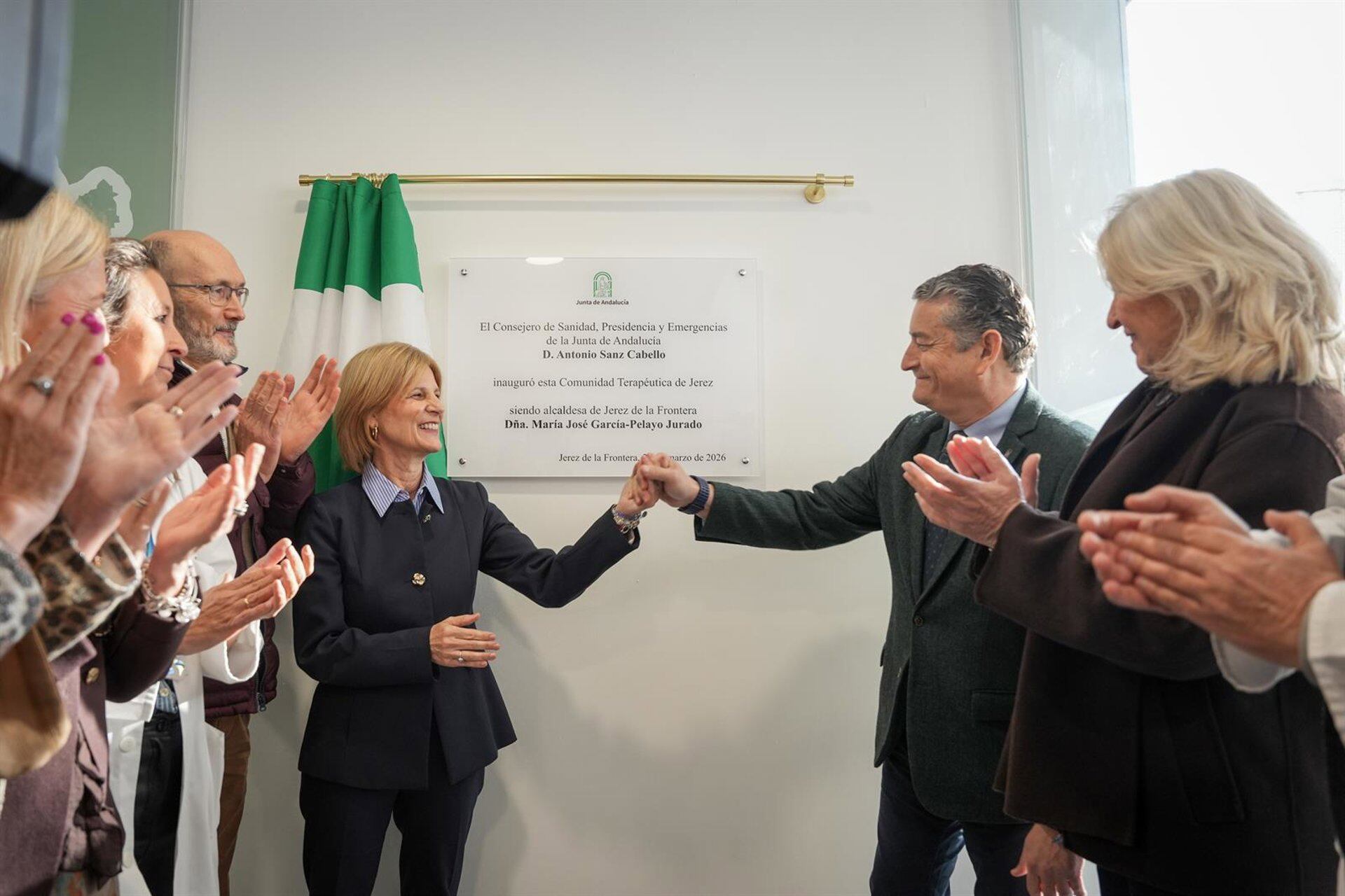 María José García Pelayo y Antonio Sanz este lunes en la inauguración de la nueva unidad de Salud Mental del Hospital de Jerez