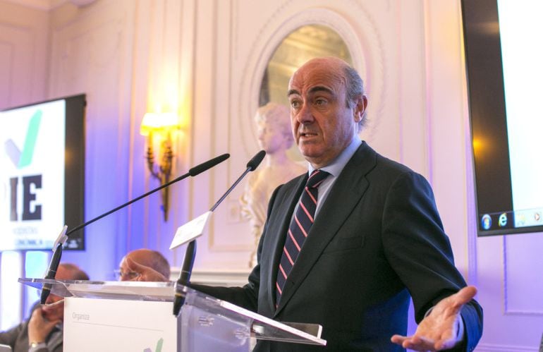 El ministro de Economía, Luis de Guindos, durante su intervención en &quot;La cuarta revolución. ¿Cómo afecta la agencia digital a la economía y a la industria?&quot;, en la UIMP. 