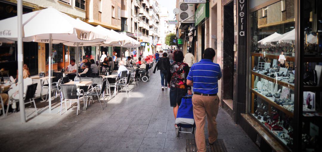 Jiennenses por la calle San Clemente de la capital.