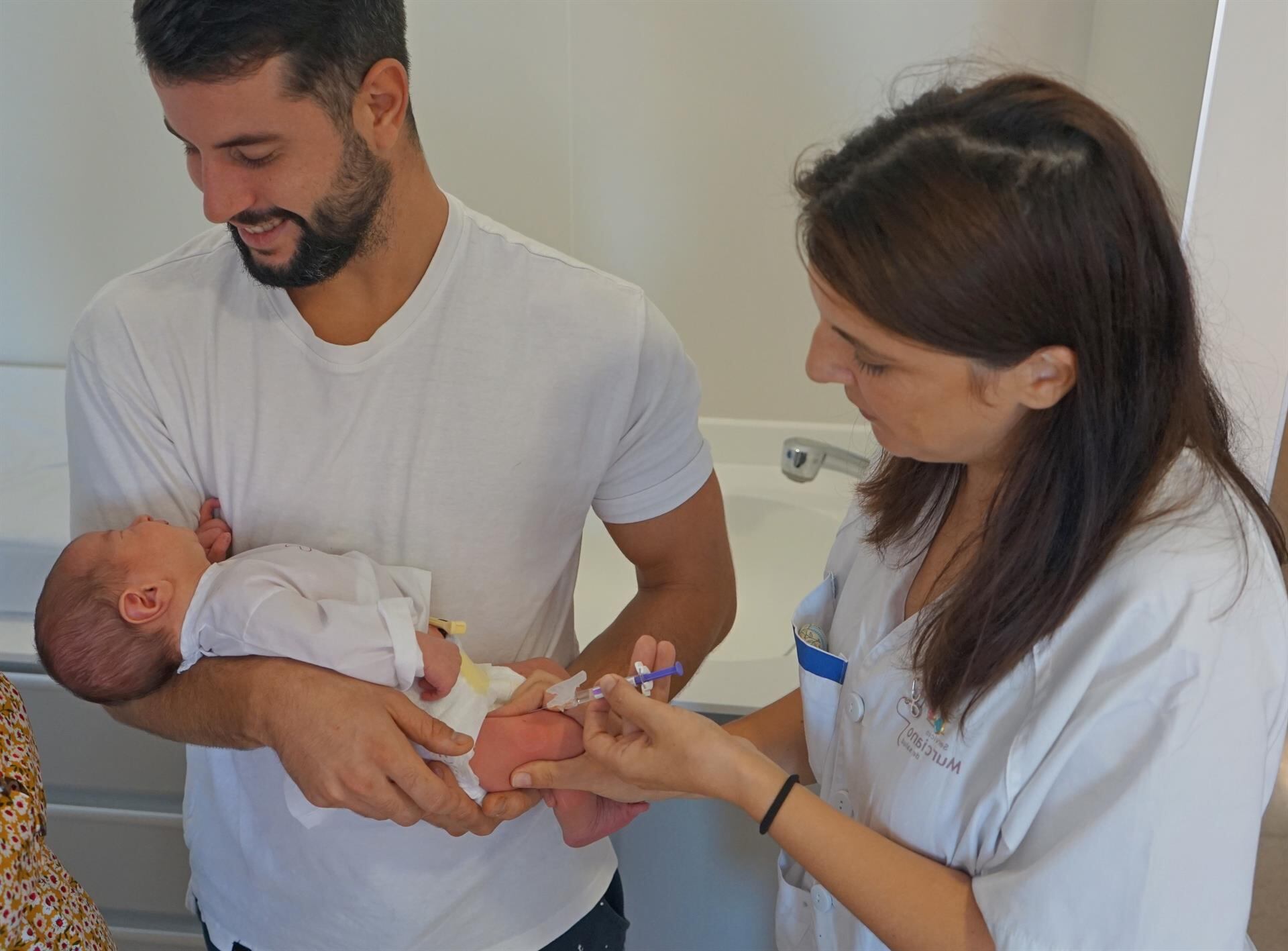 La primera vacuna contra la tosferina se administra a los niños con dos meses