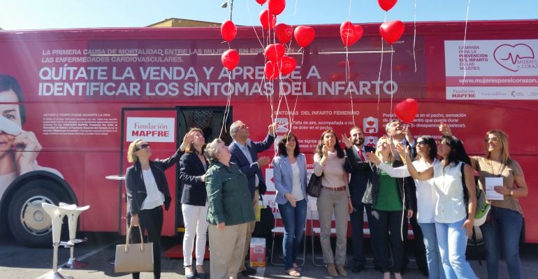 El autobús &#039;Mujeres por el corazón&#039; visita Colmenar Viejo