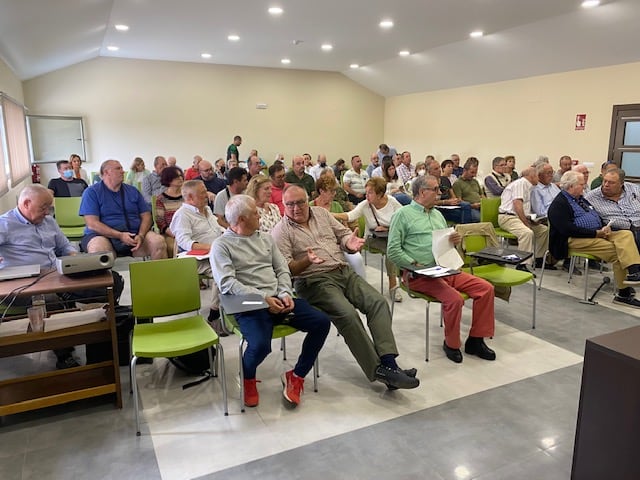 Socios de las sociedades Santa Ana y San Isidro durante la aprobación de la fusión.