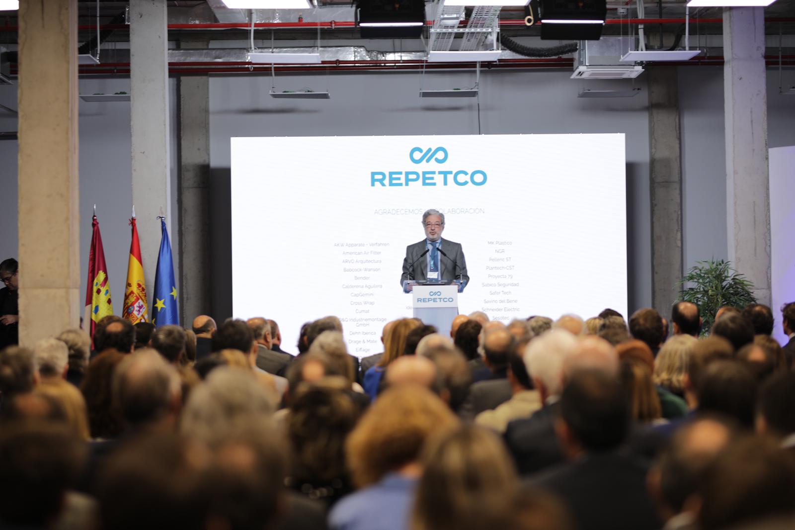 Instante durante la inauguración de la fábrica de reciclaje de plástico multicapa de REPETCO (Albacete)