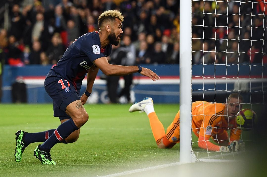 Choupo-Moting durante el primer gol ante el Estrasburgo