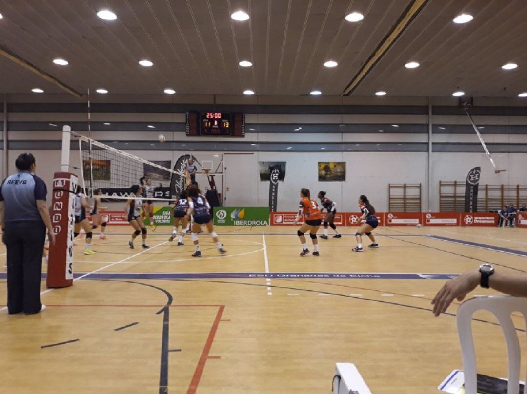 El Club Voleibol Elche no pudo ganar en Madrid en un partido trepidante